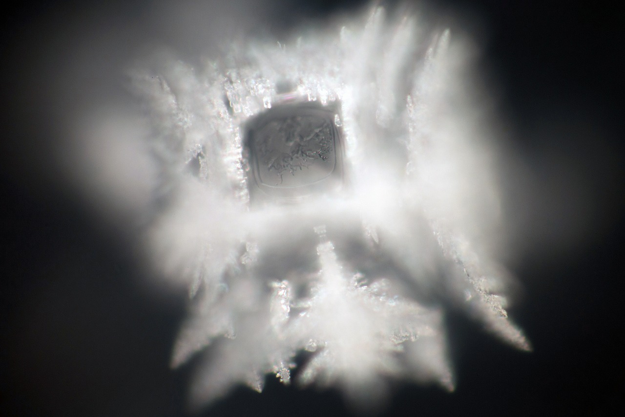 50 mW laser crystal photograph 4 of 29